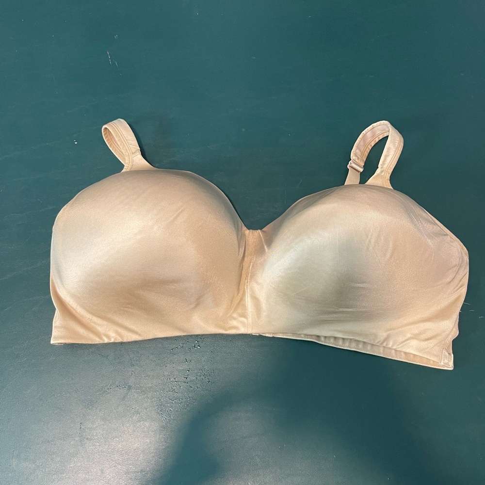 BNWOT no wire plus size bra by Cacique size 50DDD